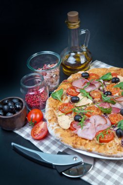 İtalyan prosciutto pizza