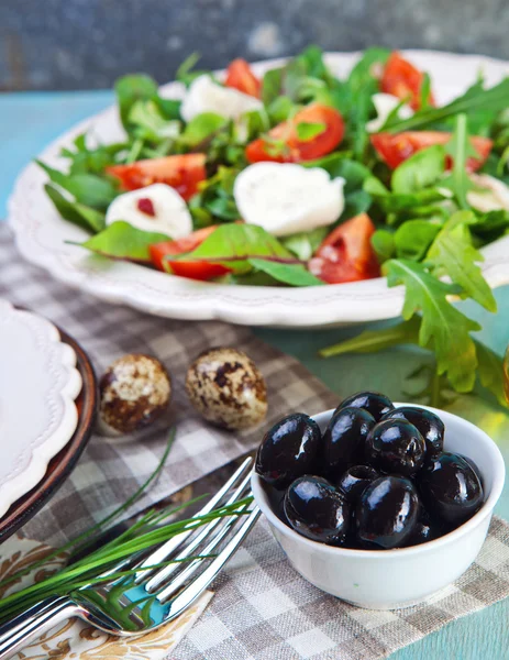 Caprese salatası domates ile