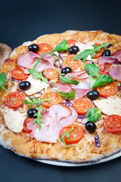 İtalyan prosciutto pizza.