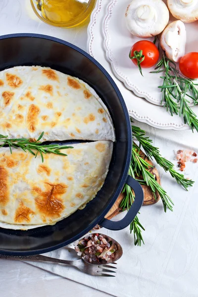 Mexican tortilla with meat stuffing — Stock Photo, Image