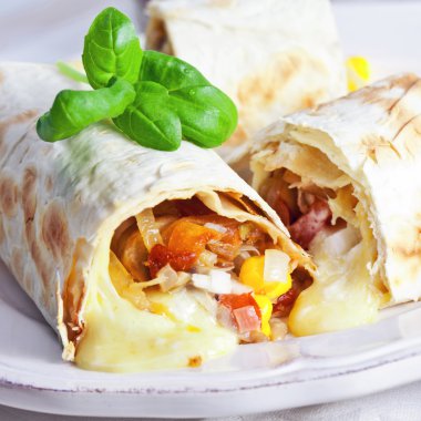 Et doldurma ile Meksika tortilla