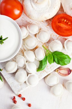 Tortellini ve beyaz sebze