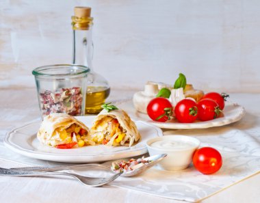 Et doldurma ile Meksika tortilla