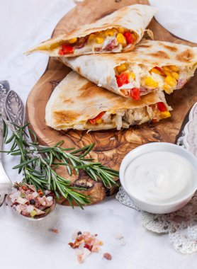 Et doldurma ile Meksika tortilla