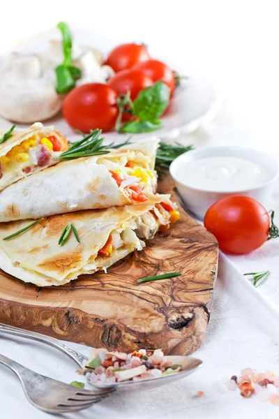 Mexican tortilla with meat stuffing — Stock Photo, Image