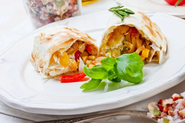 Mexican tortilla with meat stuffing — Stock Photo, Image