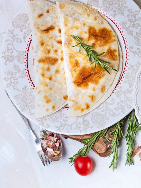Mexican tortilla with meat stuffing — Stock Photo, Image