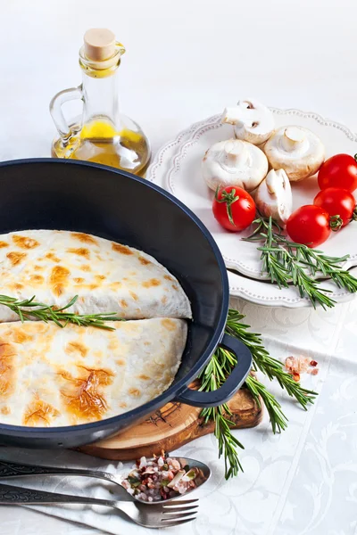 Mexican tortilla with meat stuffing — Stock Photo, Image