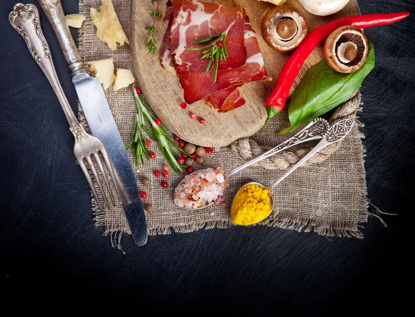 Various cheeses, salami and mushrooms — Stock Photo, Image