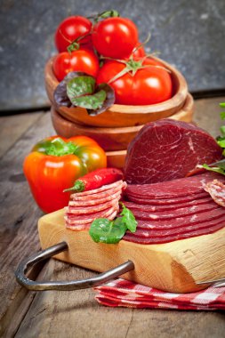 Lezzetli jambon ve salam dilimleri