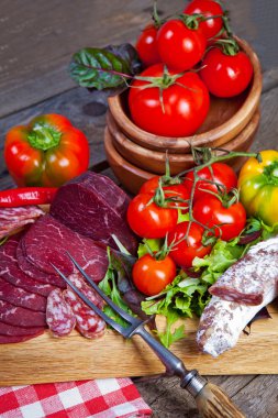 Lezzetli jambon ve salam dilimleri