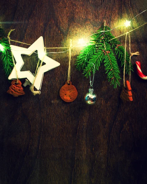 Décorations de Noël sur fond en bois — Photo