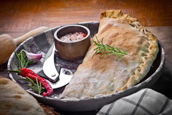 Pastelería italiana rellena de queso y carne —  Fotos de Stock