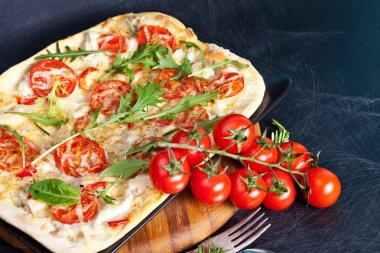 Kara günü taze pizza