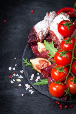 Prosciutto crudo roka ve incir ile