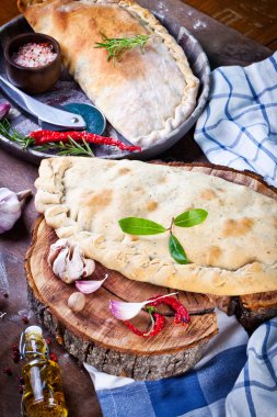 İtalyan pasta peynir ve et ile doldurulmuş