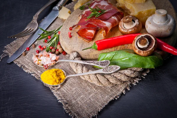 Various cheeses, salami and mushrooms — Stock Photo, Image