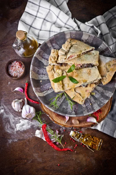 Uzavřené italská pizza calzone — Stock fotografie