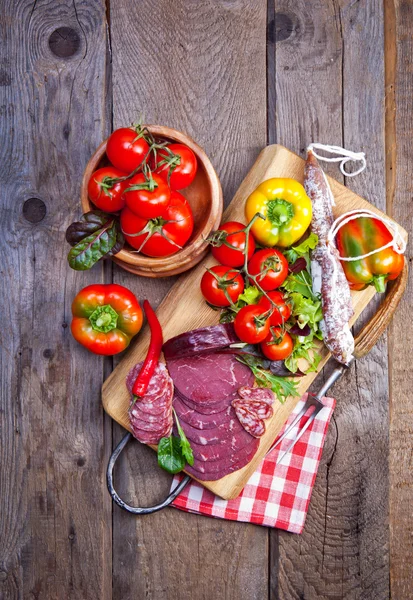 Delicious prosciutto and salami slices — Stock Photo, Image