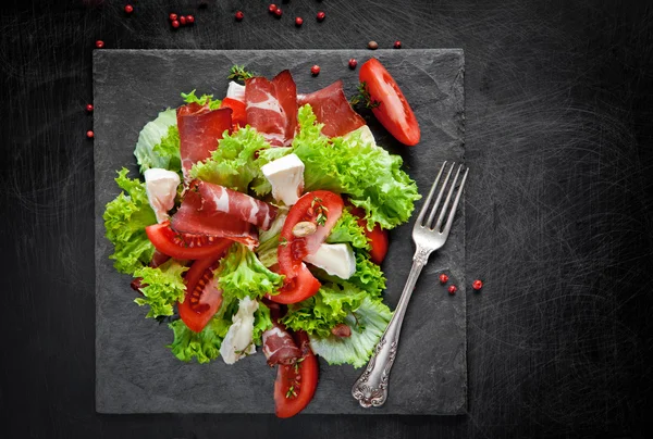 Ízletes Prosciutto saláta — Stock Fotó