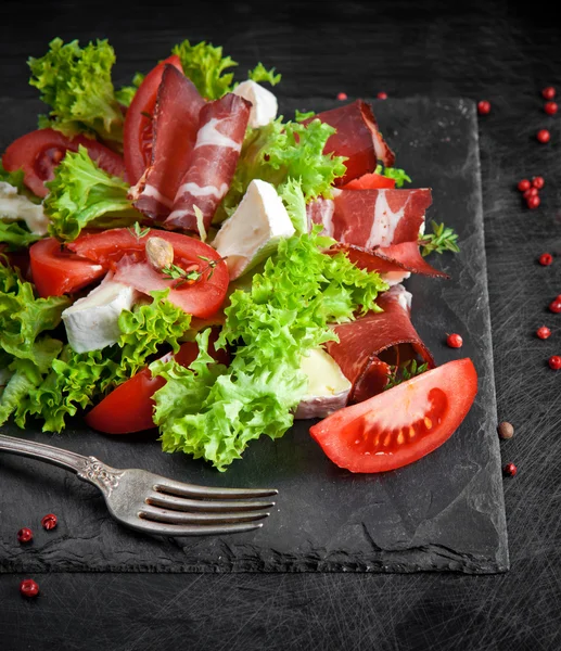 Smakelijke Prosciutto salade — Stockfoto