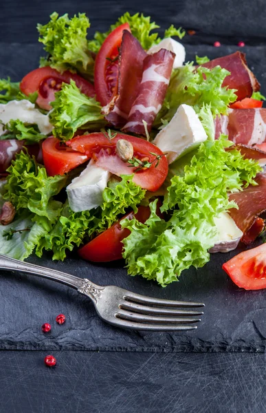 Smakelijke Prosciutto salade — Stockfoto