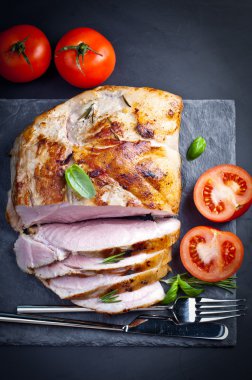 Dilimlenmiş domuz pastırması blok