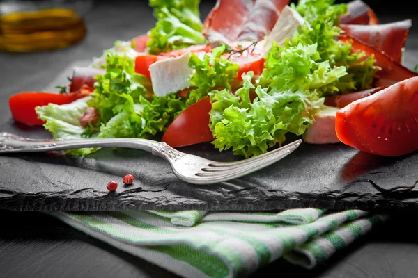 Leckerer Schinken-Salat — Stockfoto
