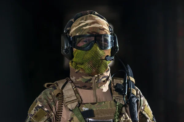 Airsoft jugador de béisbol en uniforme de soilder militar — Foto de Stock