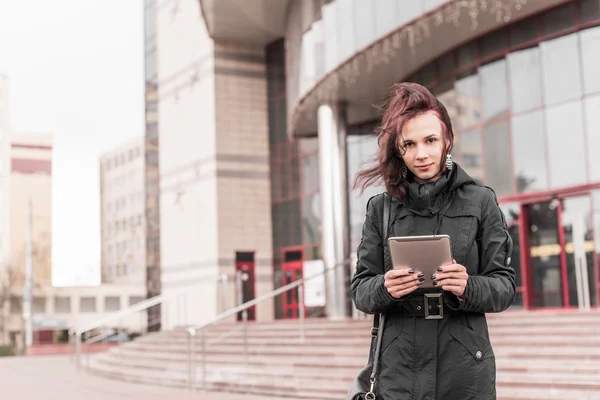 Young woman with Tablet reading — Stock Photo, Image