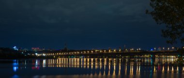 Dinyeper üzerinde gece panorama.