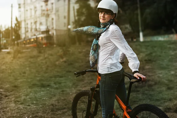 Portrait of happy young bicyclist riding in park — Stock Photo, Image