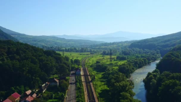 Vista aérea en la escena de verano del ferrocarril — Vídeos de Stock