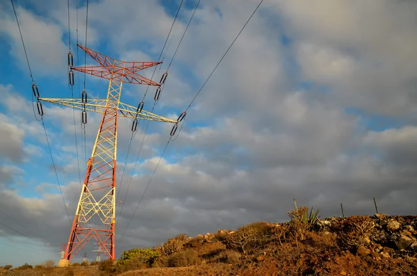 Torre de transmissão elétrica de alta tensão — Fotografia de Stock