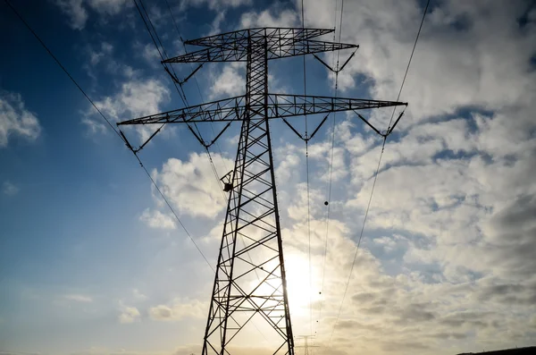 Torre de transmissão elétrica de alta tensão — Fotografia de Stock