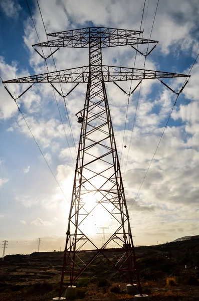 Torre de transmisión eléctrica de alto voltaje — Foto de Stock