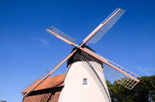 Traditionell vit väderkvarn — Stockfoto