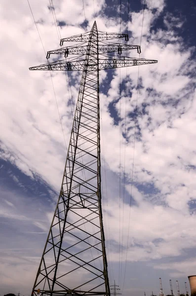 Torre de transmissão elétrica de alta tensão — Fotografia de Stock