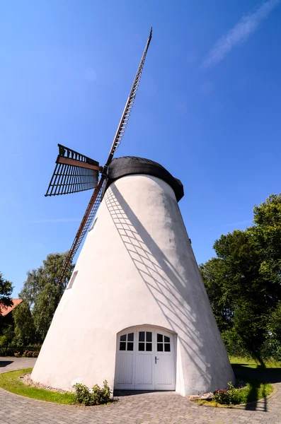 Traditionell vit väderkvarn — Stockfoto