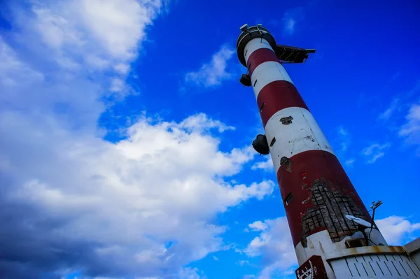 Rode en witte vuurtoren — Stockfoto