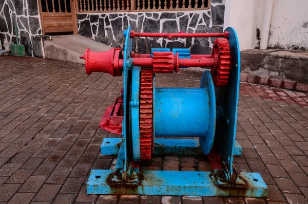 Vecchio argano in metallo vintage — Foto Stock