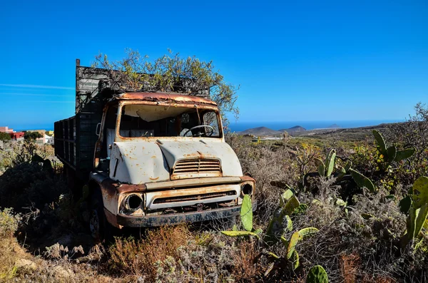 生锈的被遗弃的卡车 — 图库照片