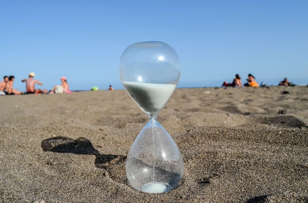 Relógio de Ampulheta na Praia da Areia — Fotografia de Stock