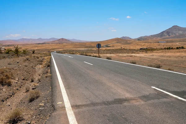 Asphalt einsame Straße — Stockfoto