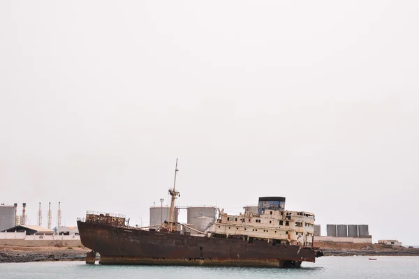 Abandonado Metal Rusty Ship — Fotografia de Stock