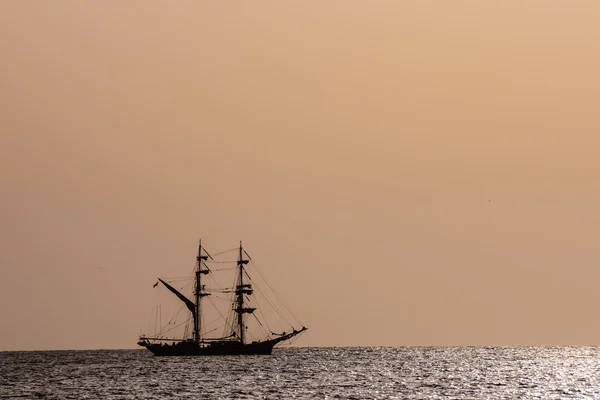 Sail Boat Silhouette  at Sunset — Stock Photo, Image