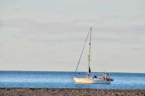 Barco en el océano — Foto de Stock