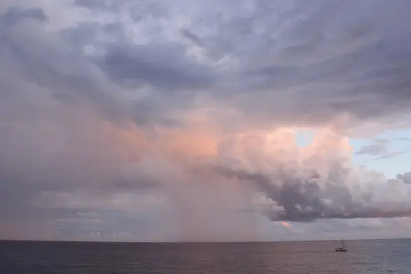 Nuages dans le ciel — Photo