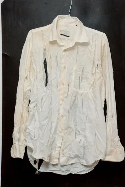 Grunge beyaz gömlek — Stok fotoğraf
