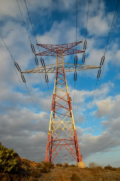 Torre de transmissão elétrica de alta tensão — Fotografia de Stock